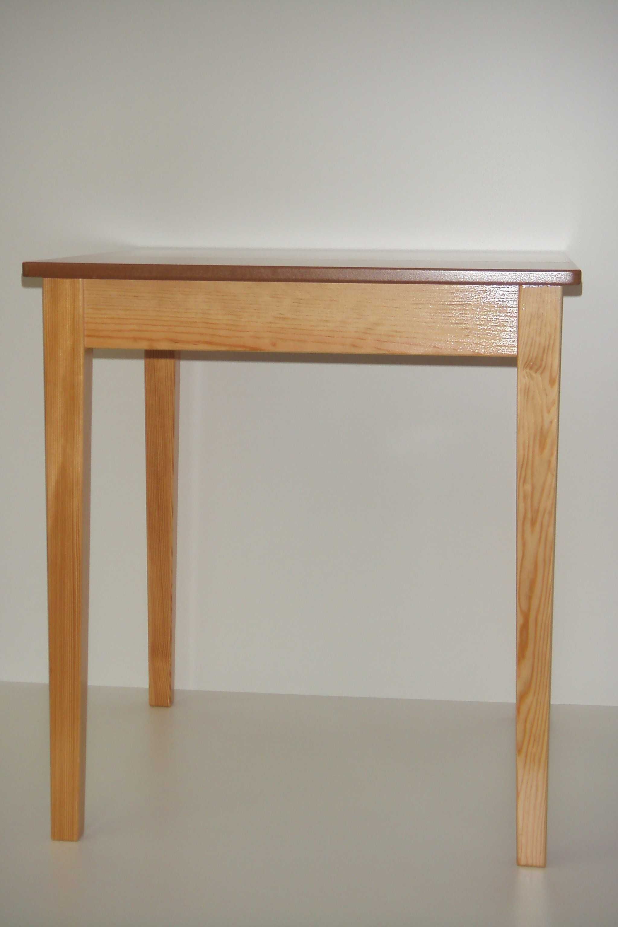 Mesa pequena 70 x 70 maciça
