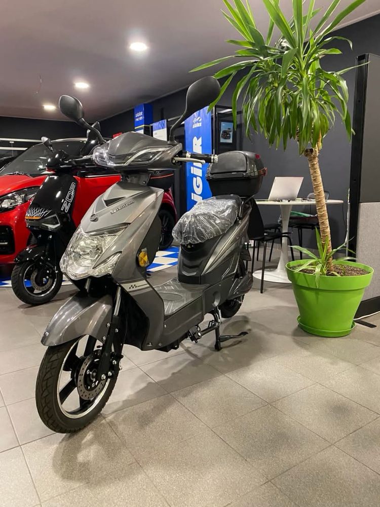 Scooter 100%  Elétrica , sem carta condução ( velicipede bicicleta )