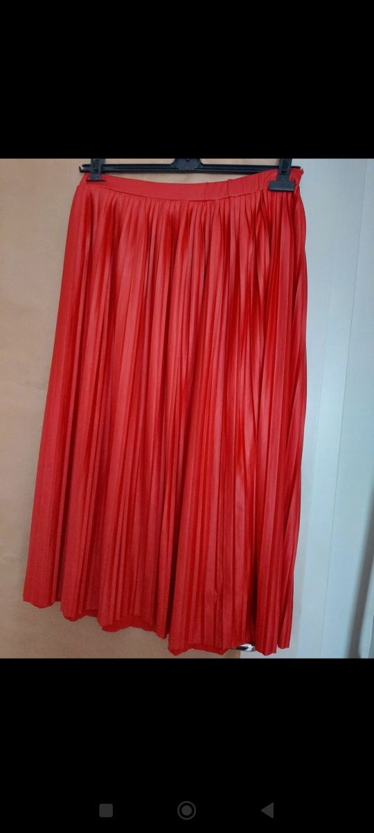 CUDNA!!! Plisowana czerwona spódnica