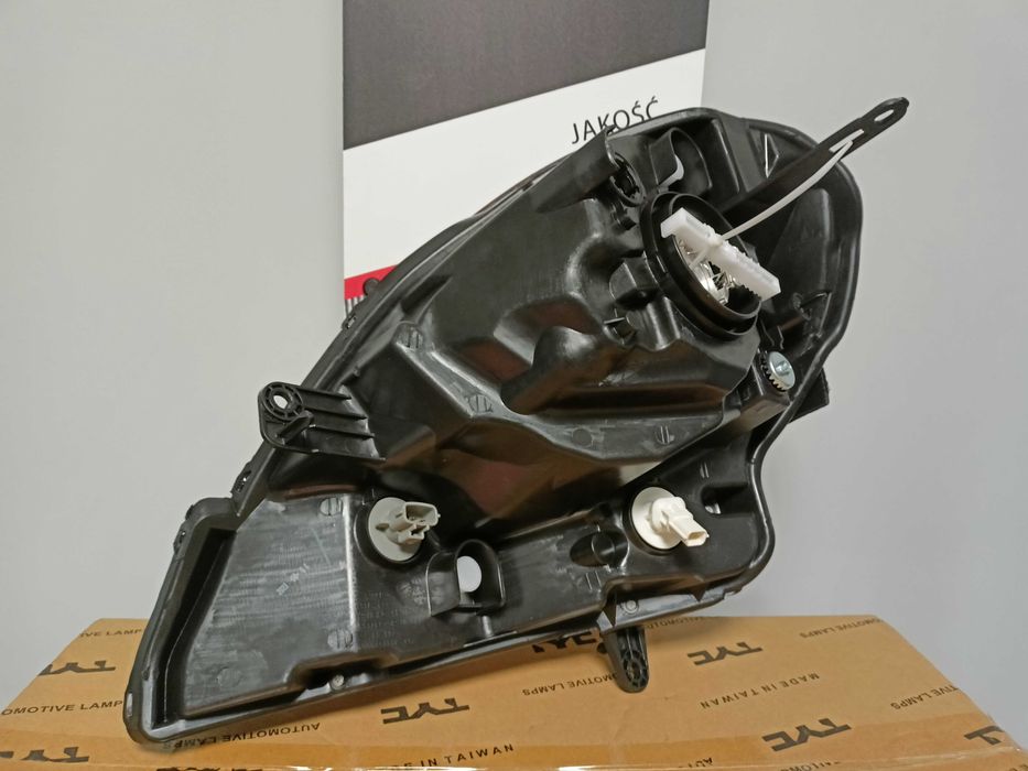 Renault Kangoo 08-13 Lampa/Reflektor przód prawy /H4/.> PROMOCJA !!!