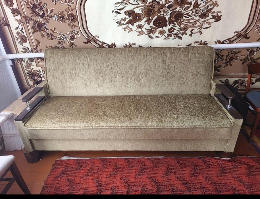 Диван.                  .