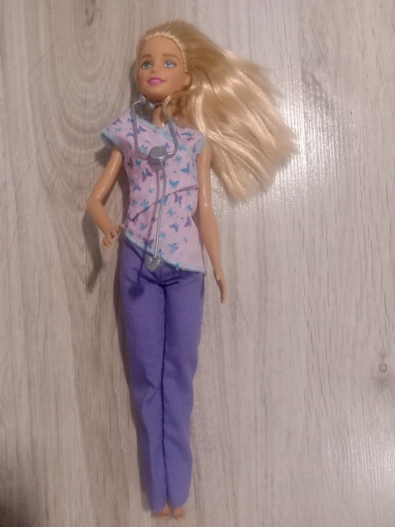 Lalka Barbie lekarka