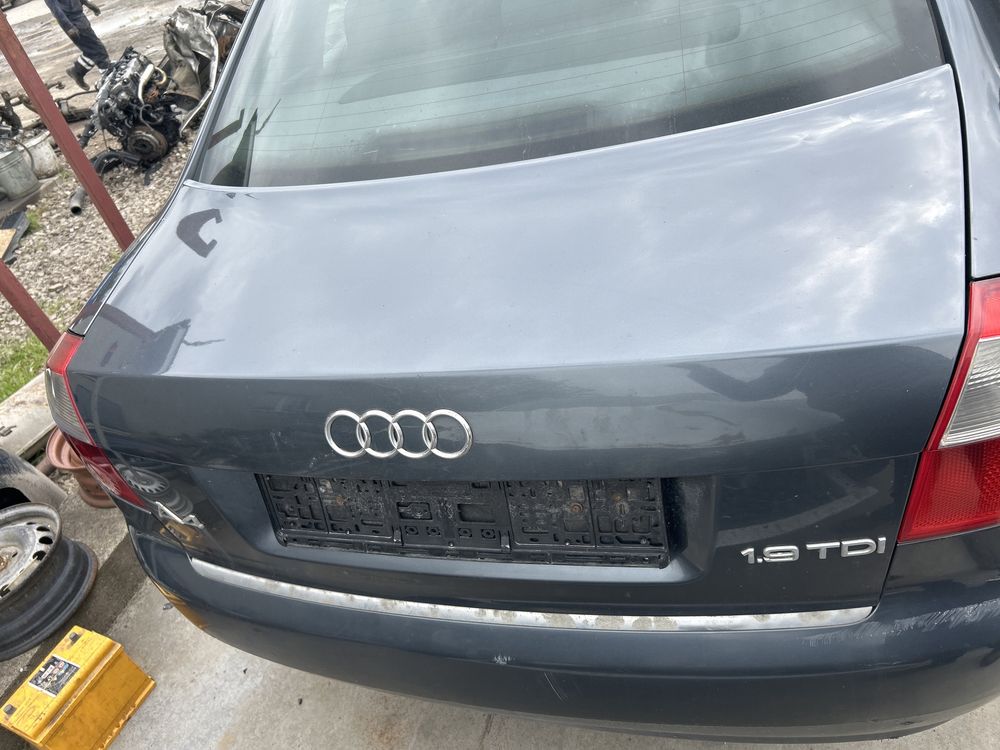 Klapa tylna Audi A4B6 LX7Z