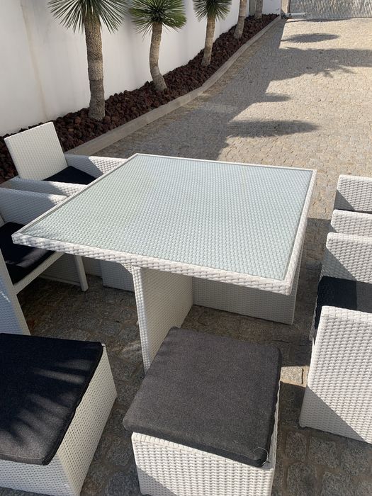 Conjunto de mesa e cadeiras de jardim