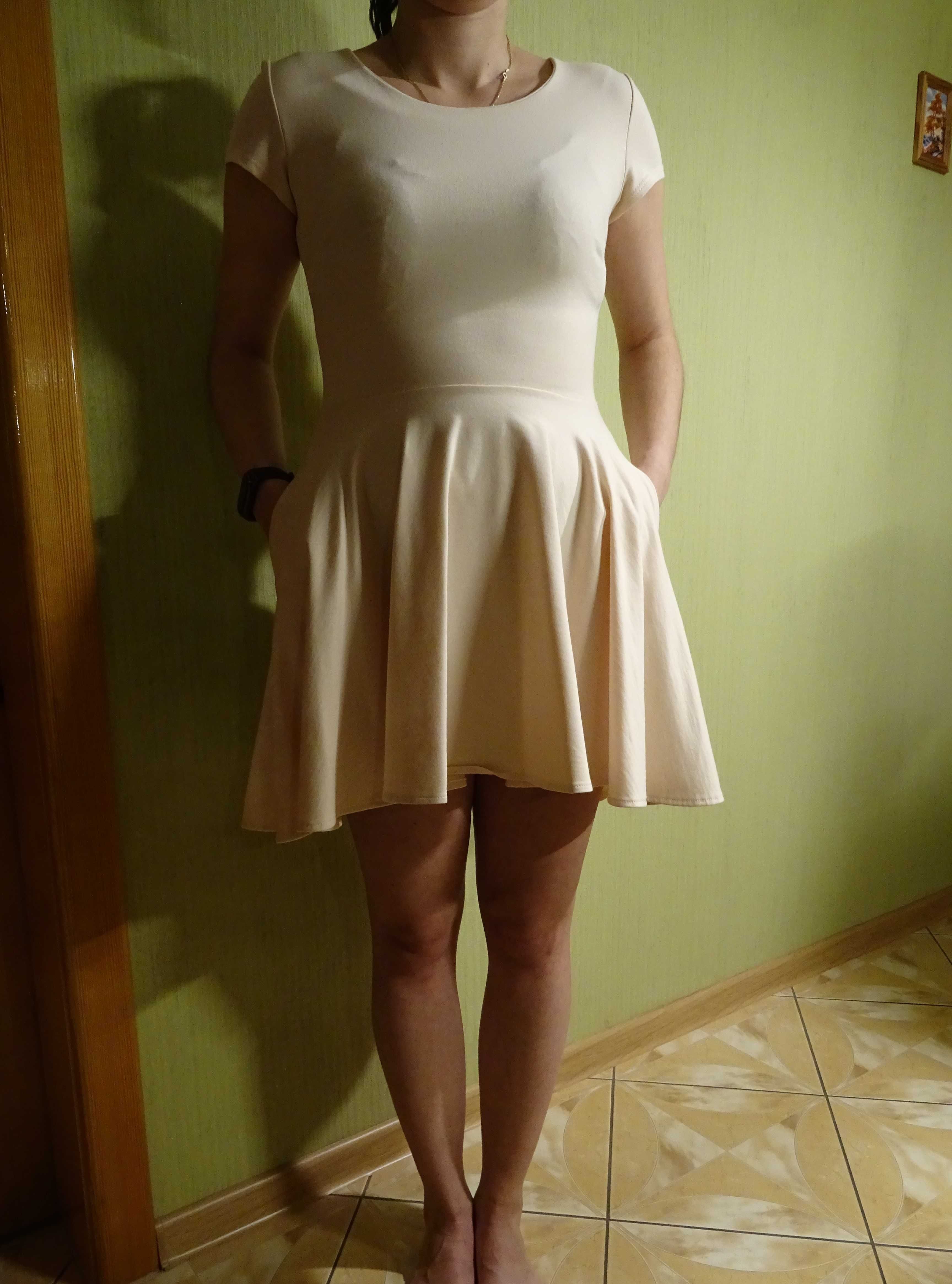 Sukienka krótka kremowa