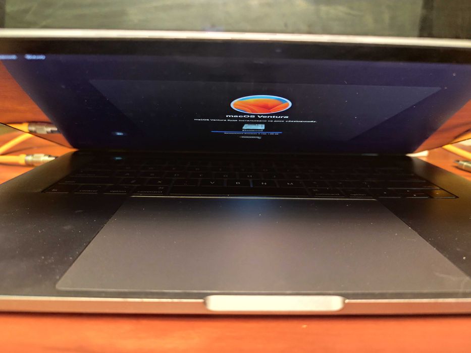 MacBook Pro 2017 15" i7 | 16GB | SSD 250GB – для запчастин або ремонту