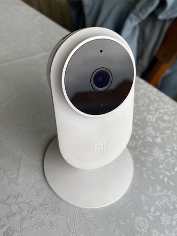 Продам камеру MI Camera (1080р) + флешку на 64gb