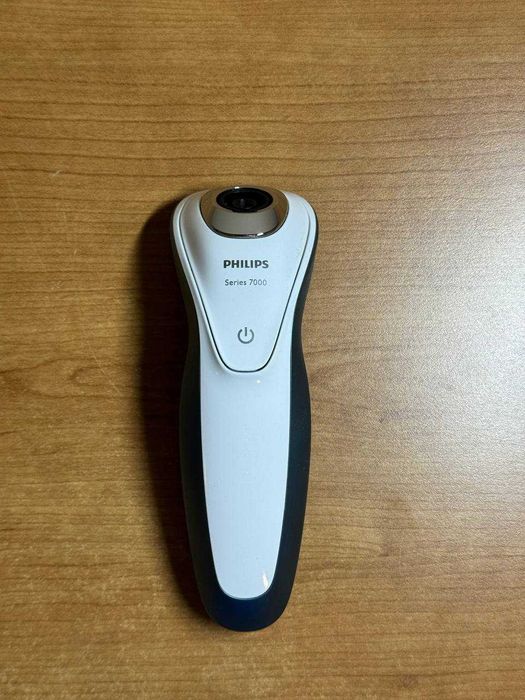 Електробритва Philips S7310 (серія 7000, роторна) в гарному стані