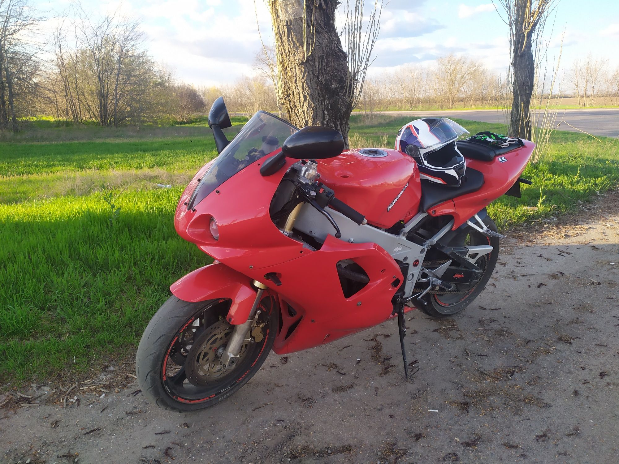 Продам Kawasaki ninja zrx-400