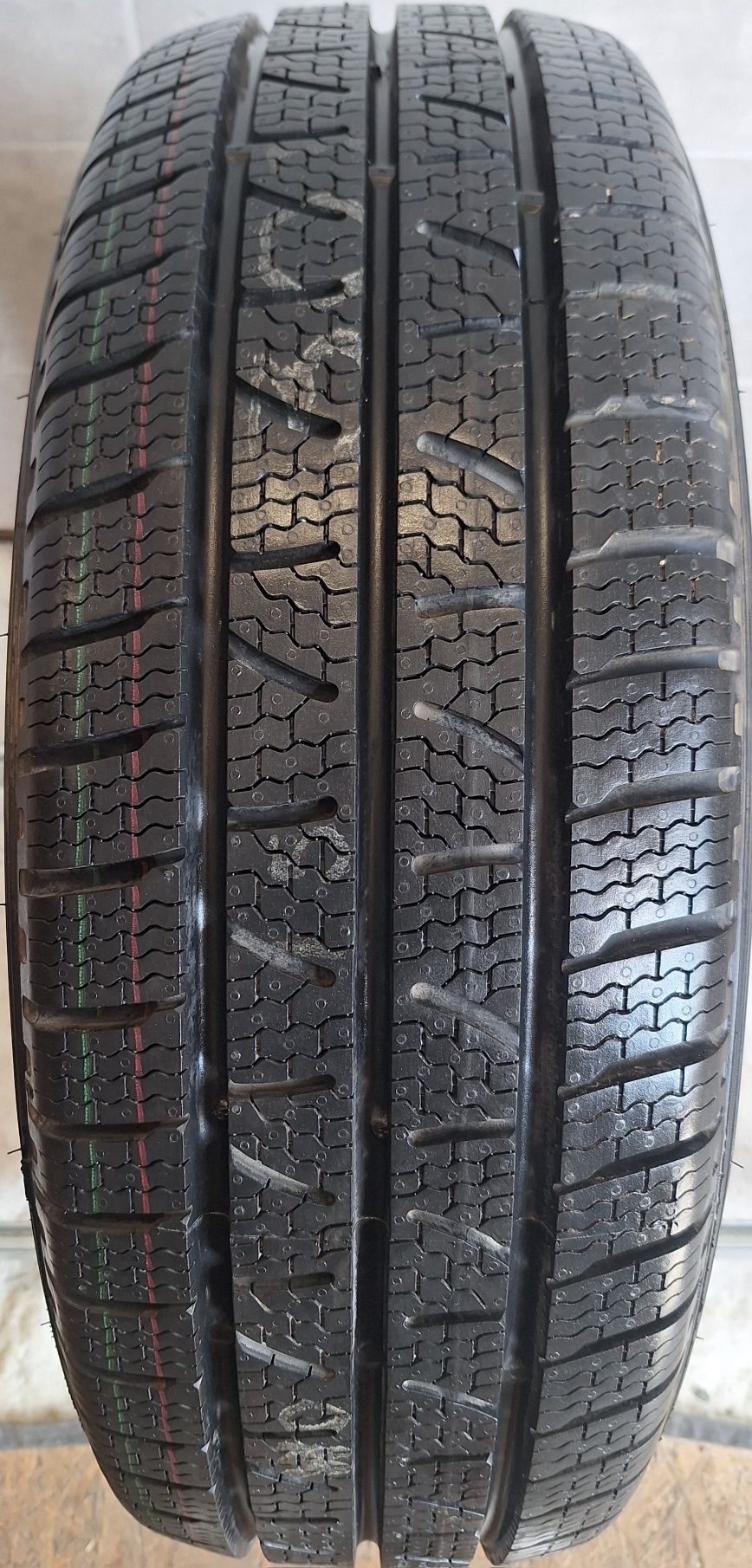 Opona Zimowa 16 Pirelli Carrier Winter 235/65R16C Pojedyńcza Demo
