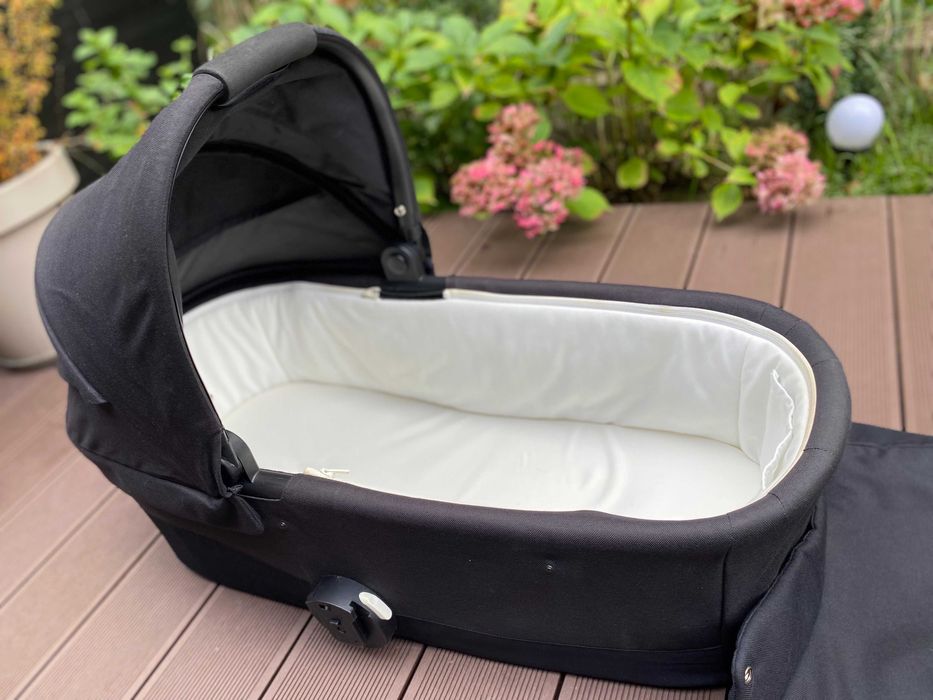 Gondola Cybex Cot S Deep Black do Balios S Lux
