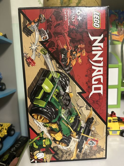 LEGO Technic Автомобіль для перегонів NEOM McLaren