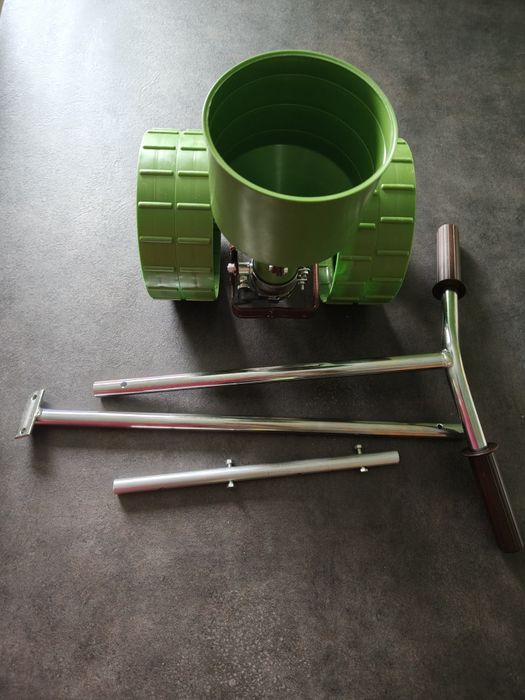 Siewnik ręczny z głowicą wibracyjną - R-3
Siewnik ręczny z głowicą wib