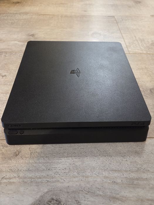 Konsola PS4 Slim 1 TB + pad v2
