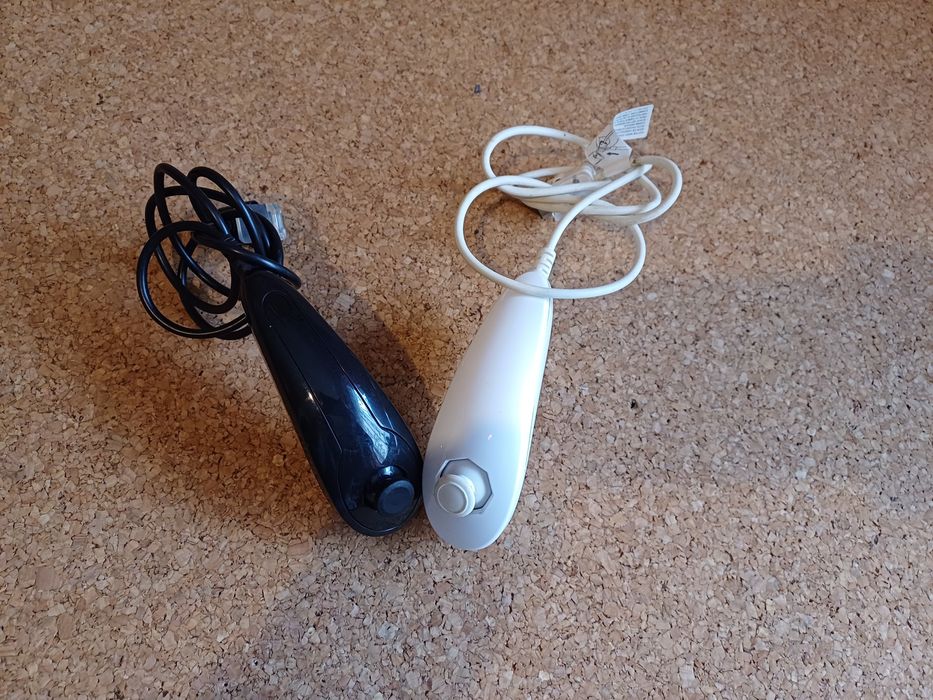 Nunchuck Nintendo Wii. Disponível o branco