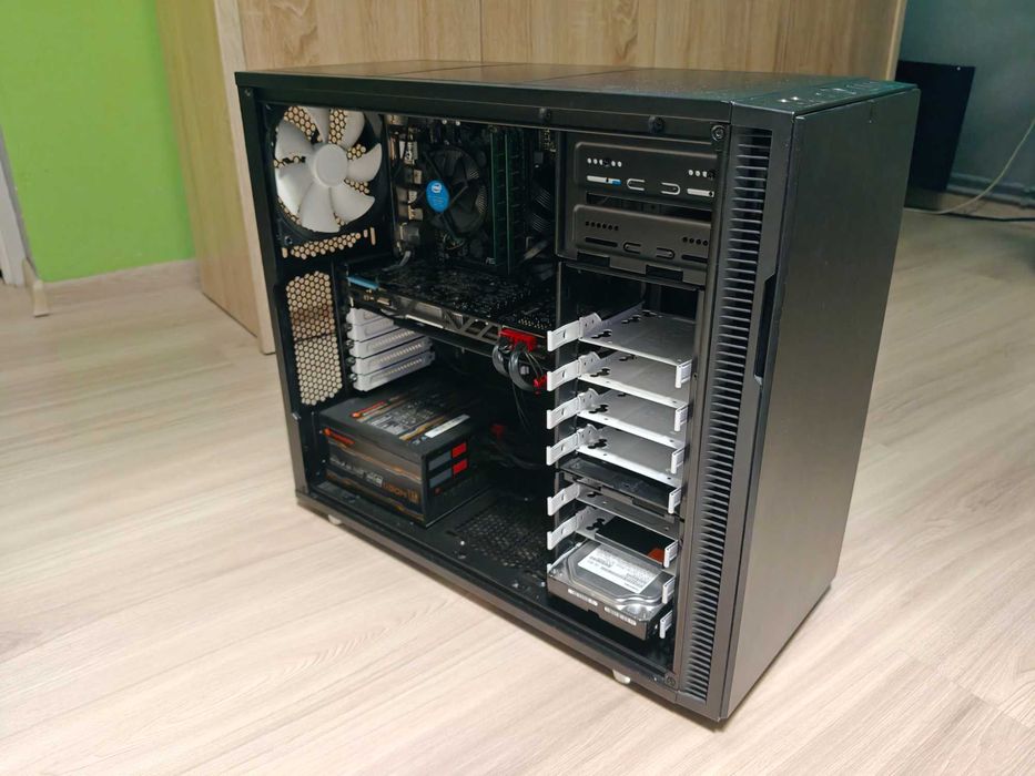 Komputer Fractal Design I5-4gen 16GB RAM Radeon R9 280