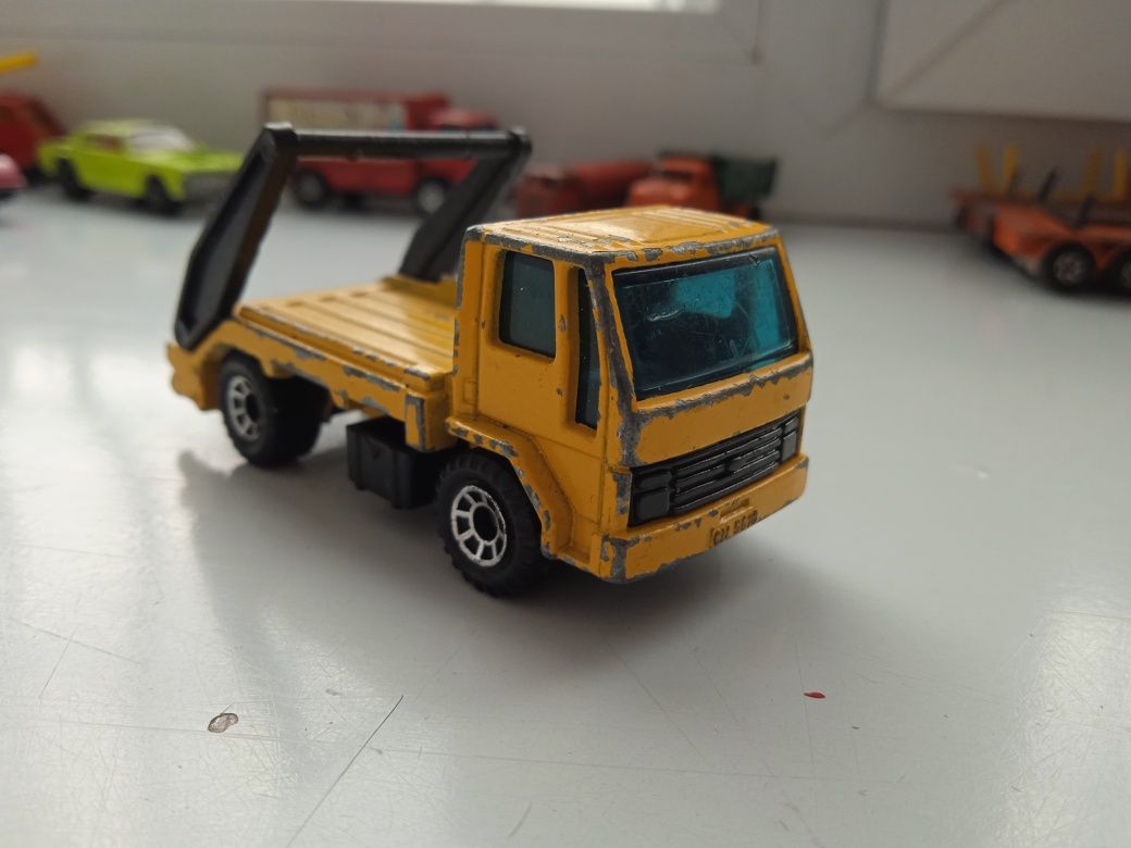 Matchbox Ford Cargo Skip Truck 1986 Matchbox 1:74