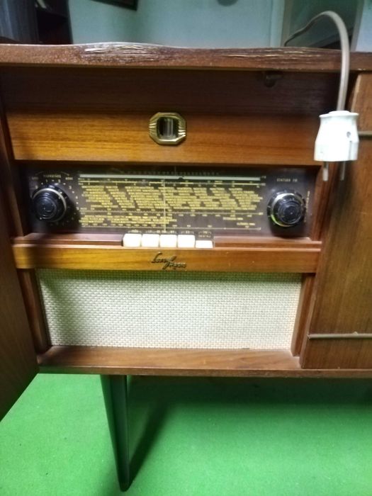 Rádio antigo vintage
