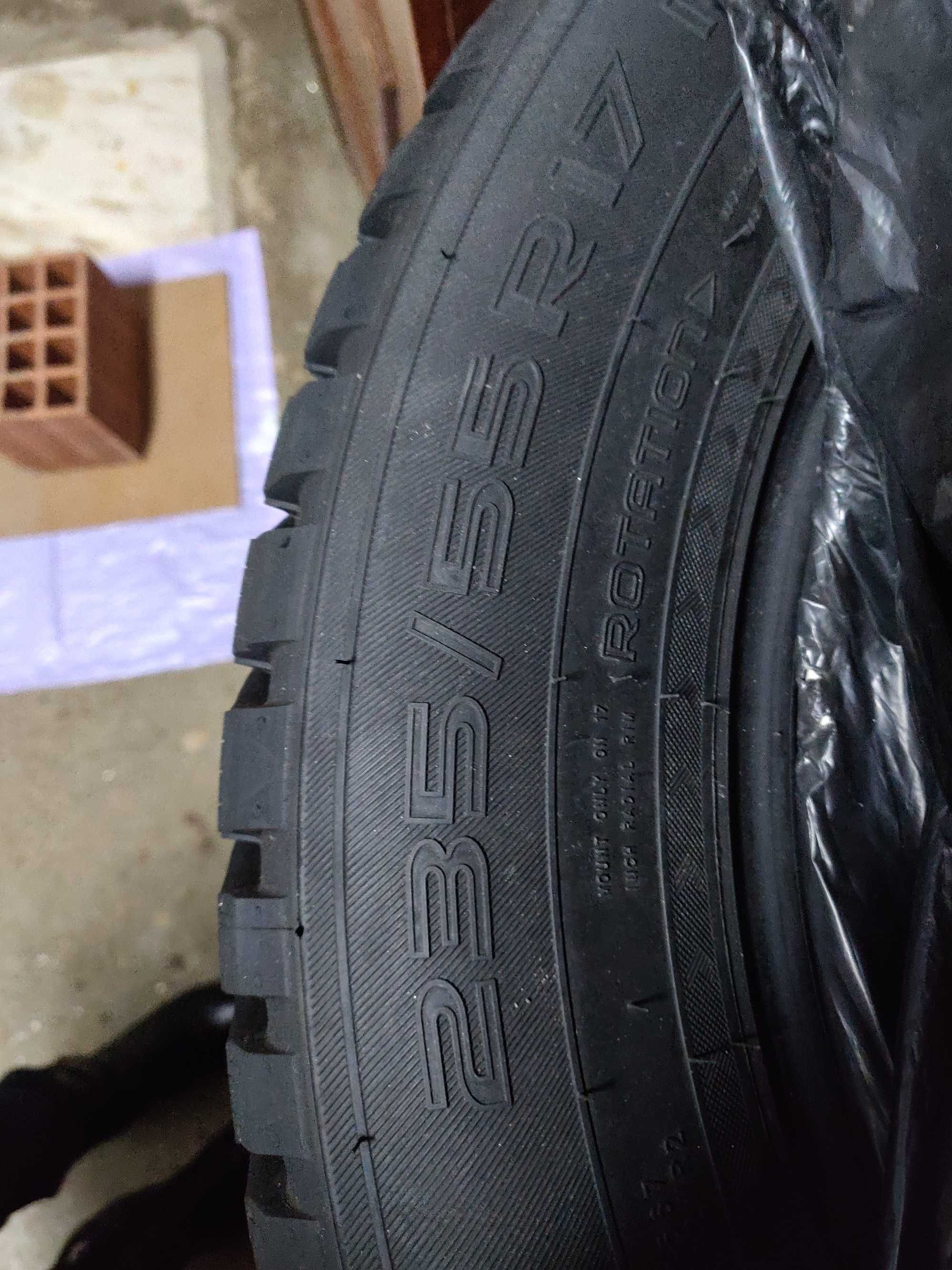 Pneus HAKKAPELIITTA 8 SUV 235/55 R17 103T XL