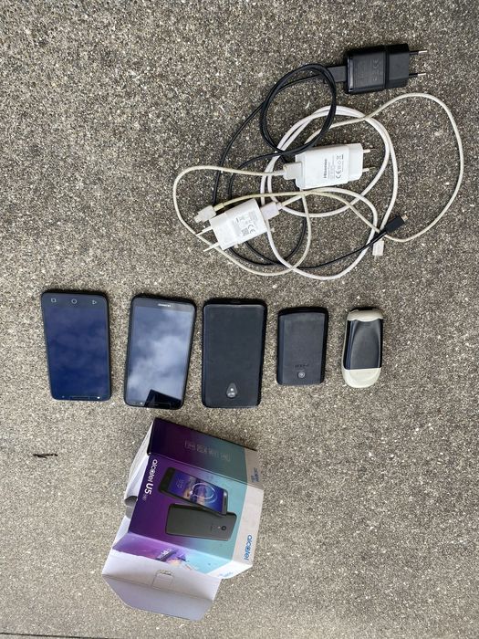 6 telemoveis avariados + caixas + carregadores