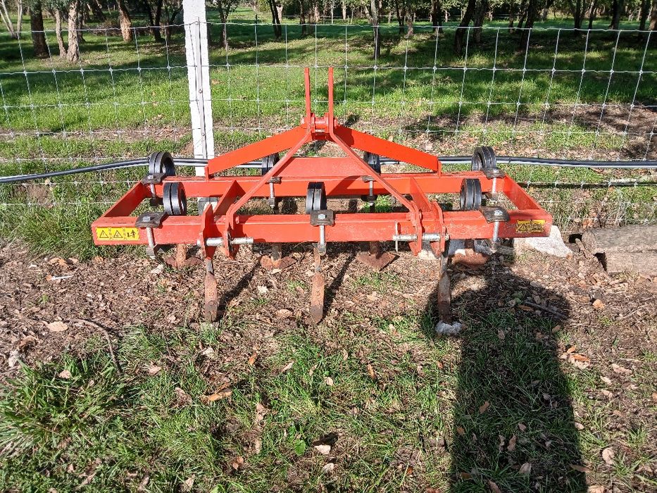 Escaraficador vibrocultor reforçado semi-novo