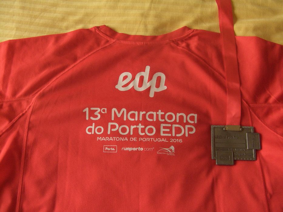 Camisola e medalha Maratona do Porto 2016