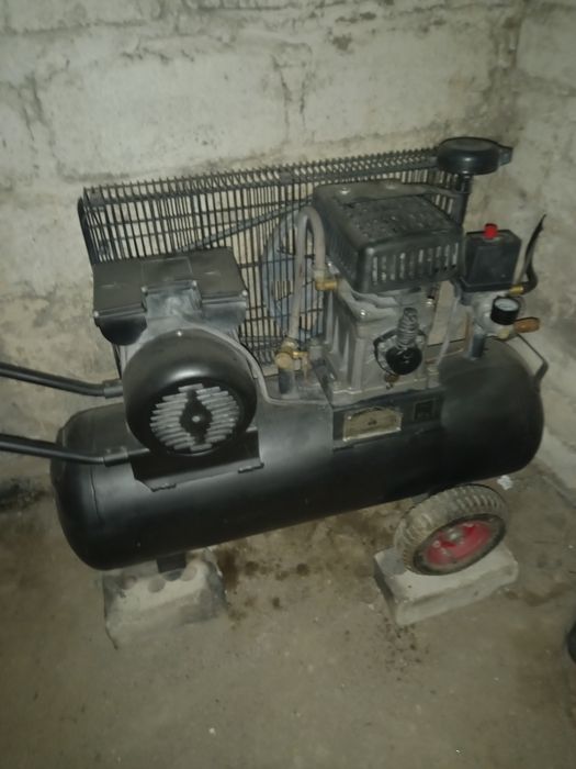 Продам компресор 50л