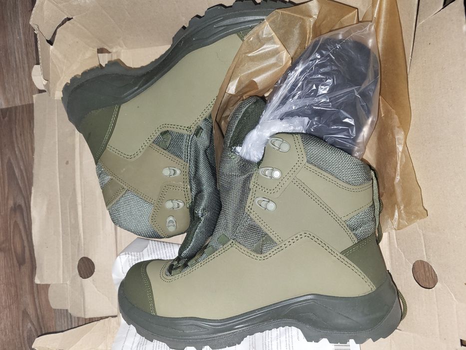 Продаю новые берцы