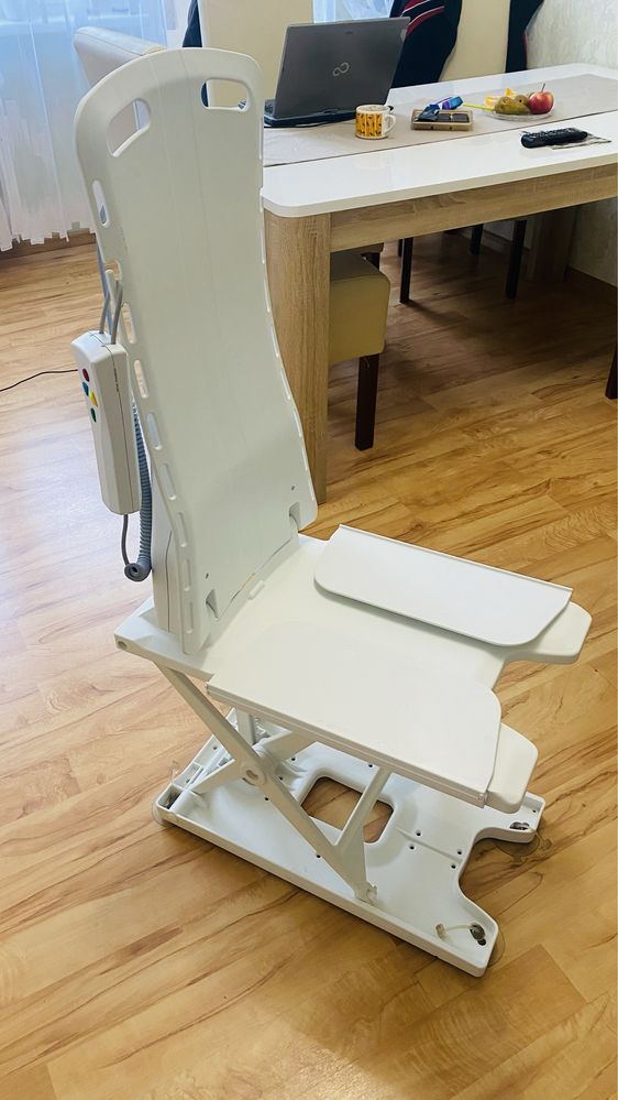 Krzesło/Podnośnik elektryczny do wanny dla inwalidy