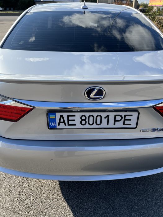 Лексус es300h-гибрит .Не крашен -Любое СТО