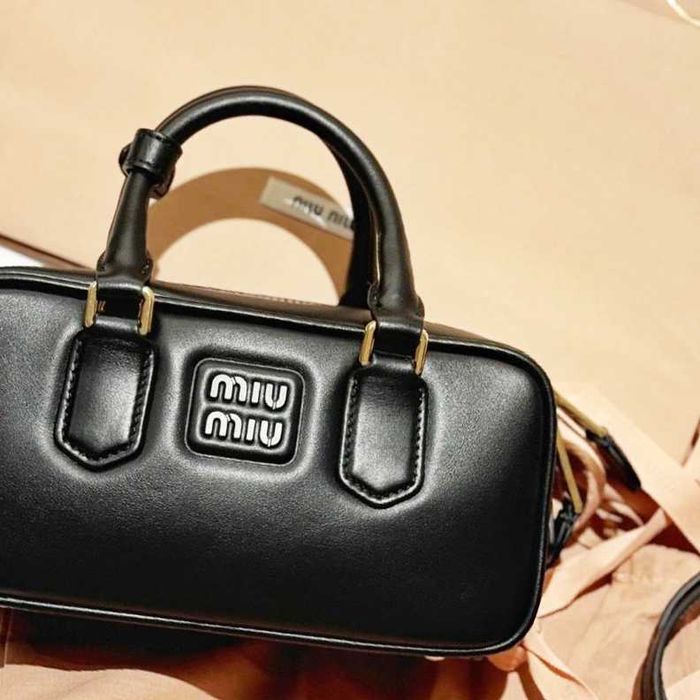 Miu Miu czarna torba z przeszywaniem - używana designerska perła!