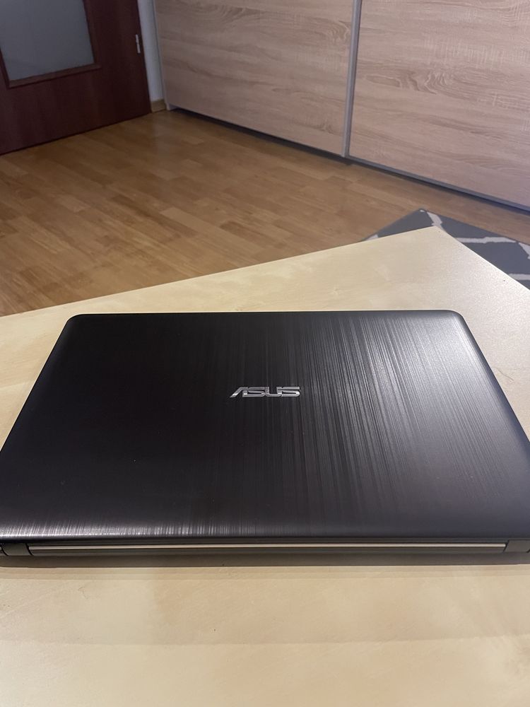 Laptop Asus R540U