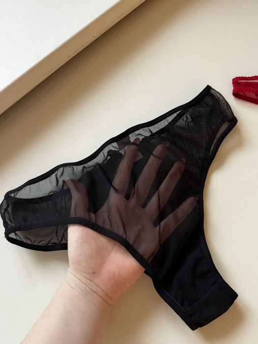 Гарні трусики червоні та чорні