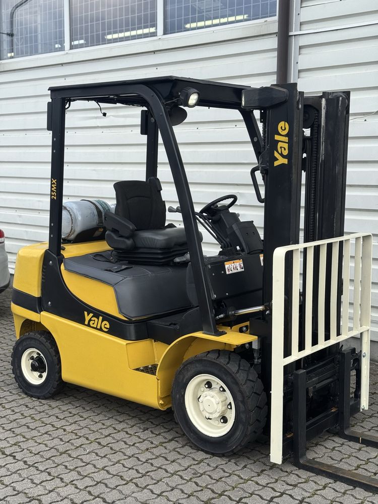 YALE [2017r] wózek widłowy 2500kg przesuw boczny LPG UDT