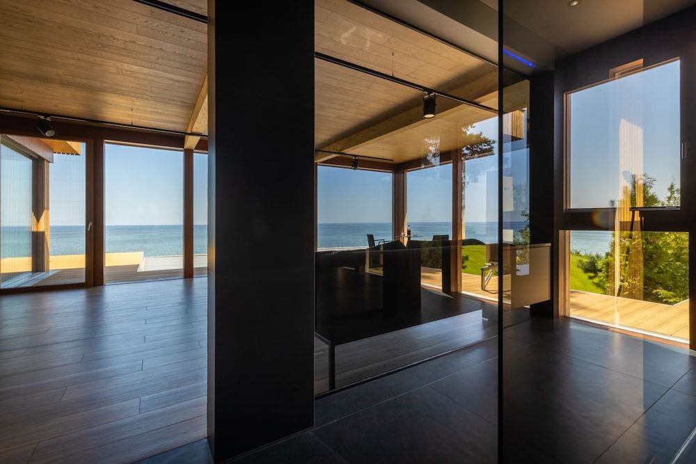 Дом-бункер Джеймса Бонда от KAGER на Киевском море за btc. Свой пляж!