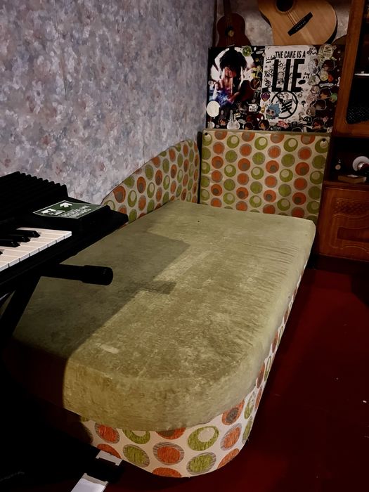 Дитяче ліжко-диван Б/В. Розкладний диван, з відсіком для збереження.