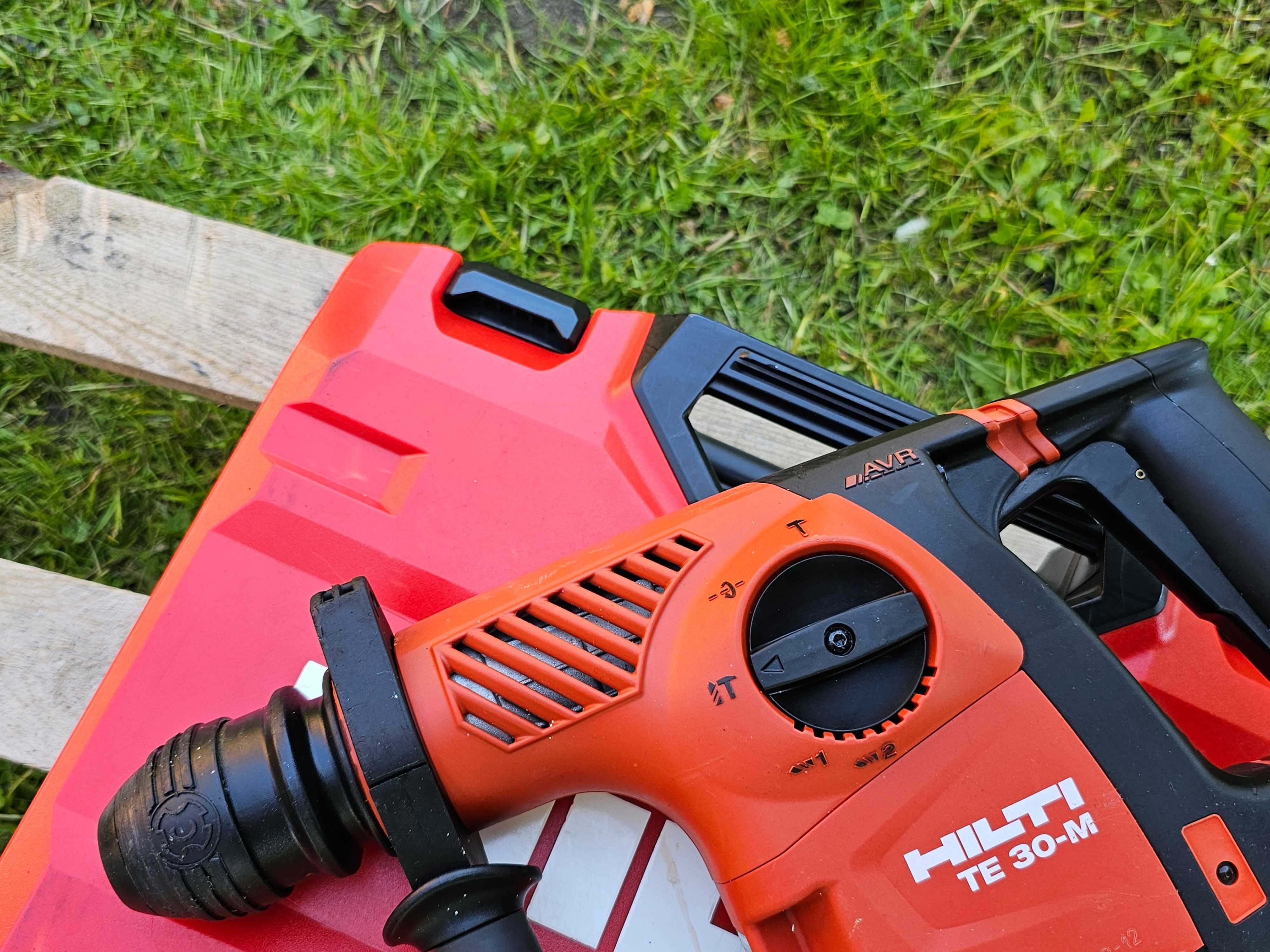 HILTI PM 30-M młotowiertarka z walizką stan BDB 3,6J