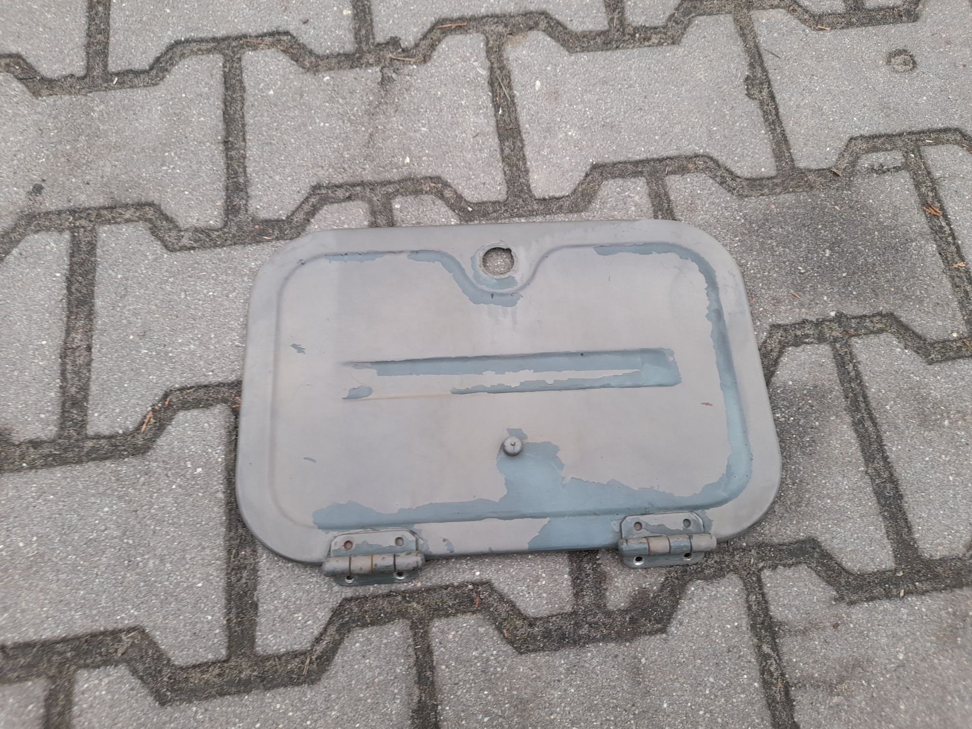 Drzwiczki schowka honker