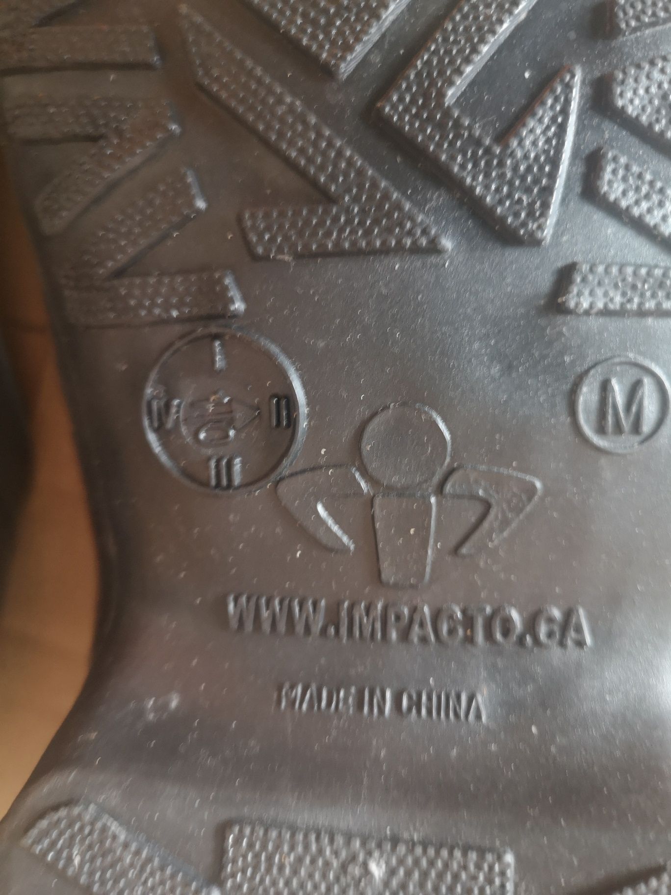 . Nakładki gumowe na buty nr 10M/
