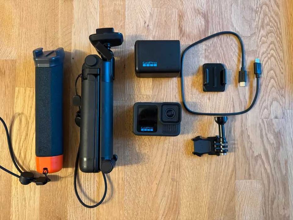 GoPro Hero 13 Black z 2 akumulatorami i uchwytem