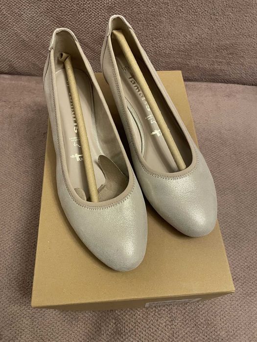 Buty czółenka na koturnie Tamaris r.39