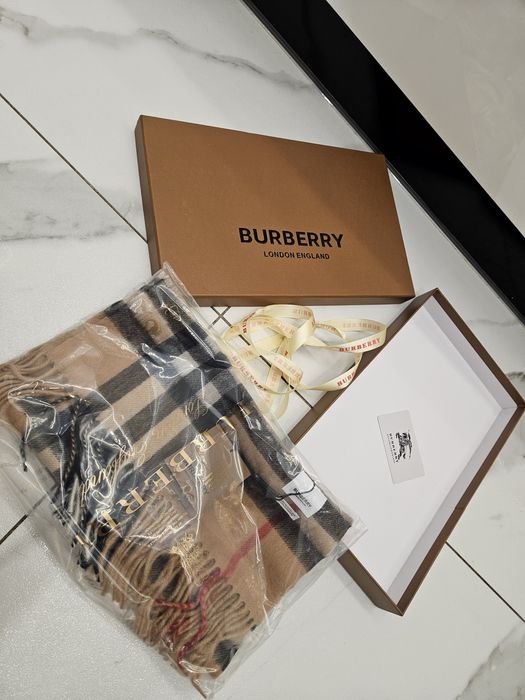 Piękny nowy szalik Burberry idealny na prezent 100% kaszmiru
