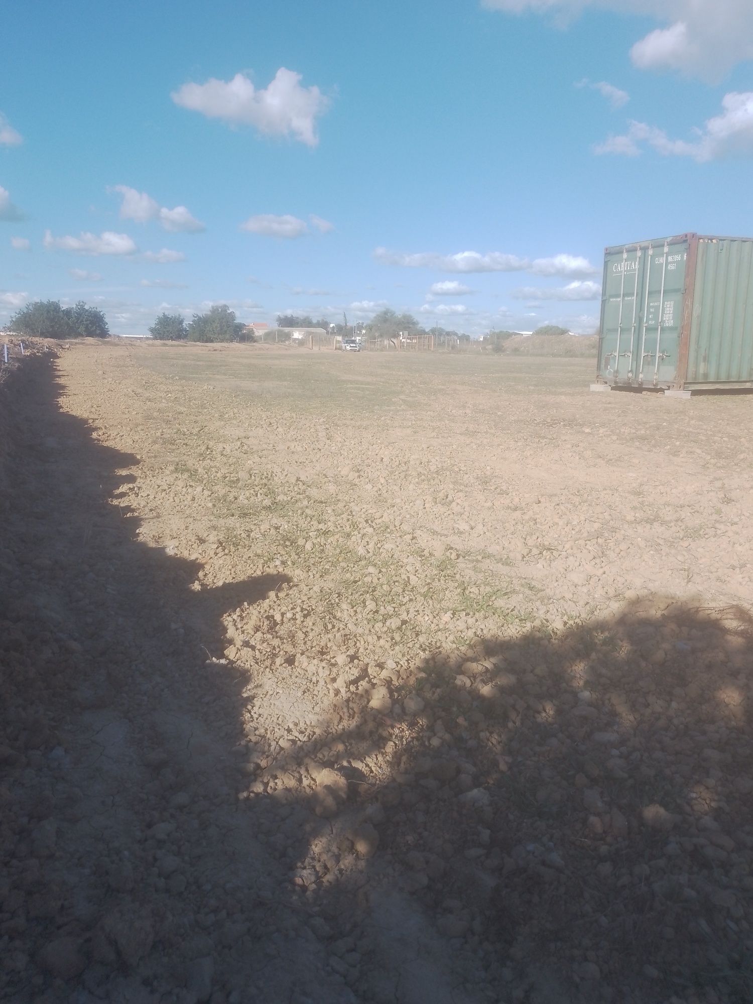 Vendo ou permuto terreno zona industrial de Algoz com 2 contentores