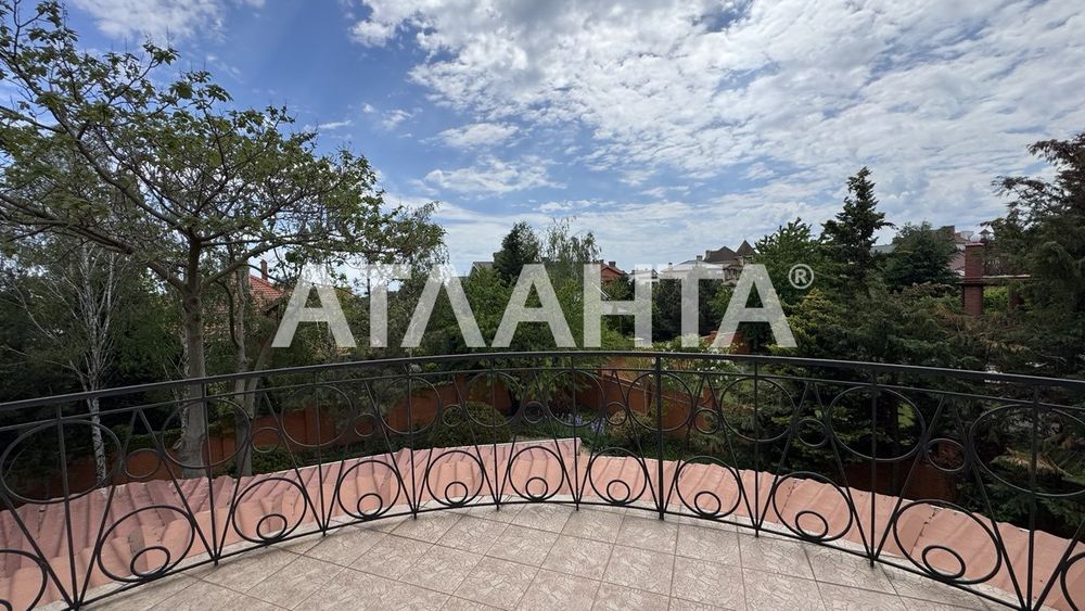 Дом у моря в охраняемом жилом массиве Совиньон