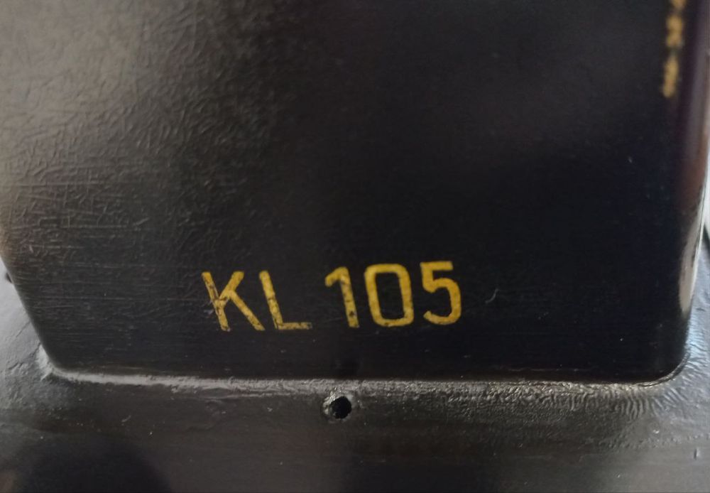 Швейная машинка Bernina KL105.
