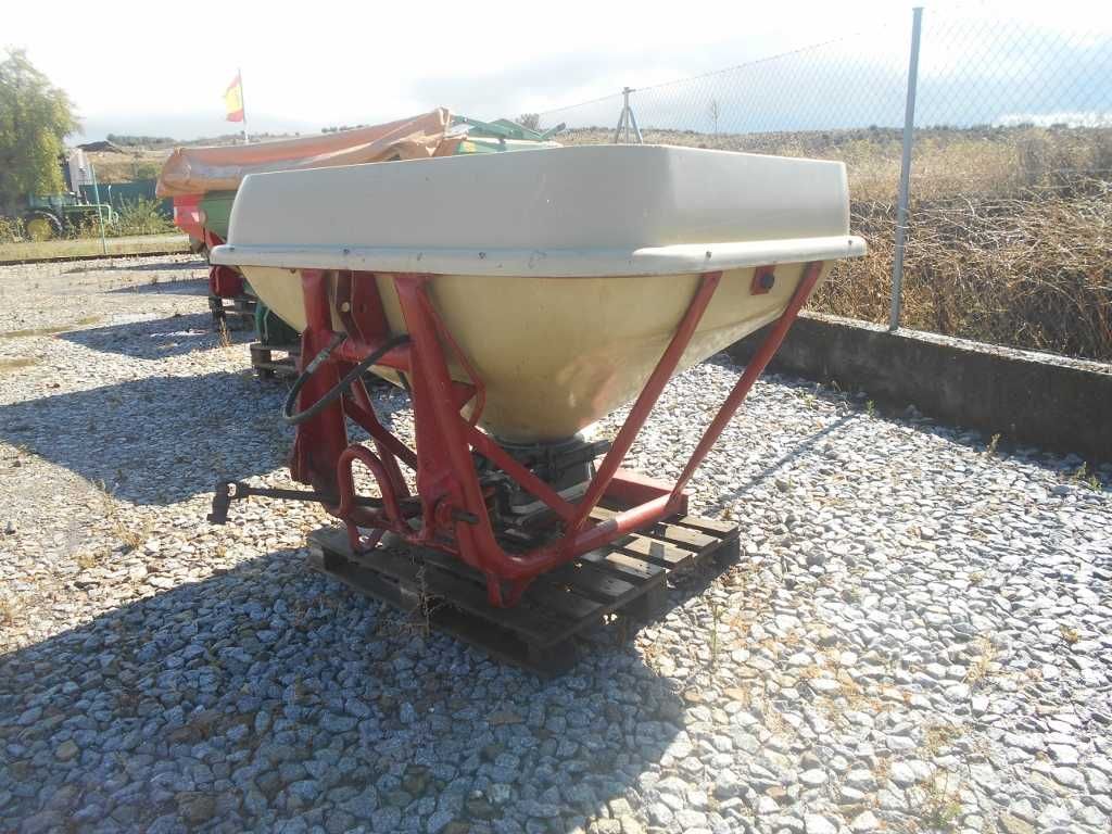 Espalhador de adubo aguirre 1.400L