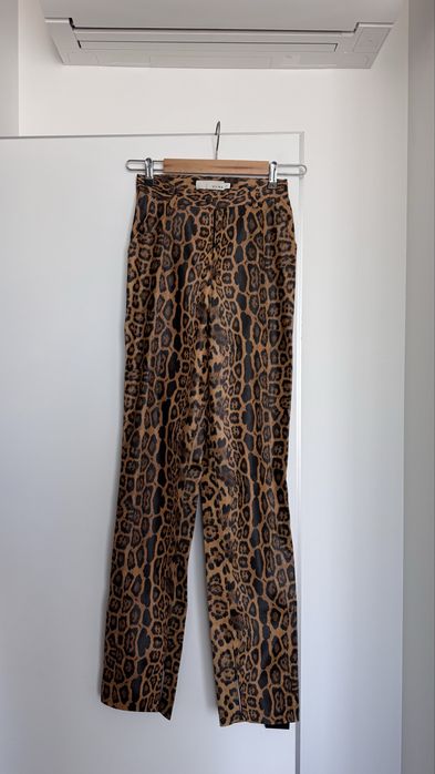 Леопардові штани, S