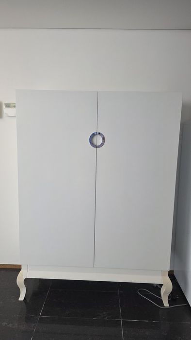 Móvel bar com 3 prateleiras