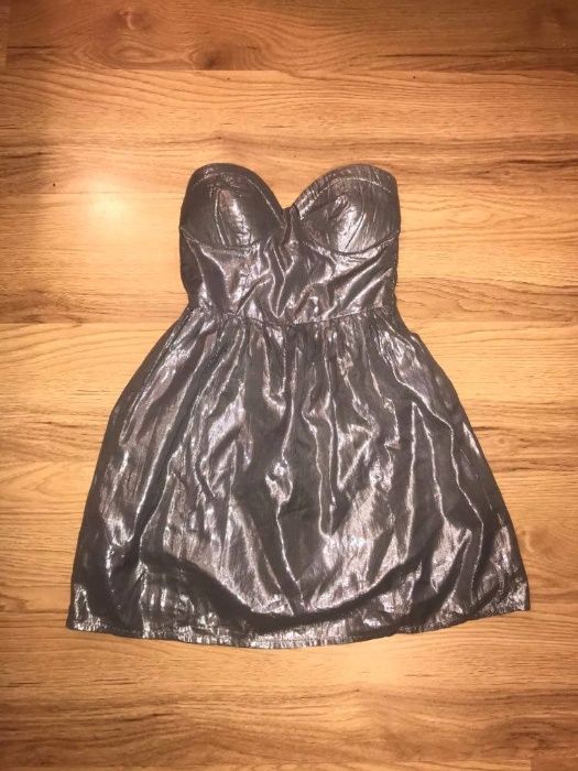 Sukienka Bershka blyszczaca z gorsetem push up r. S Wesele