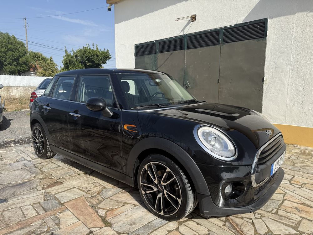 Mini Cooper D Preto
